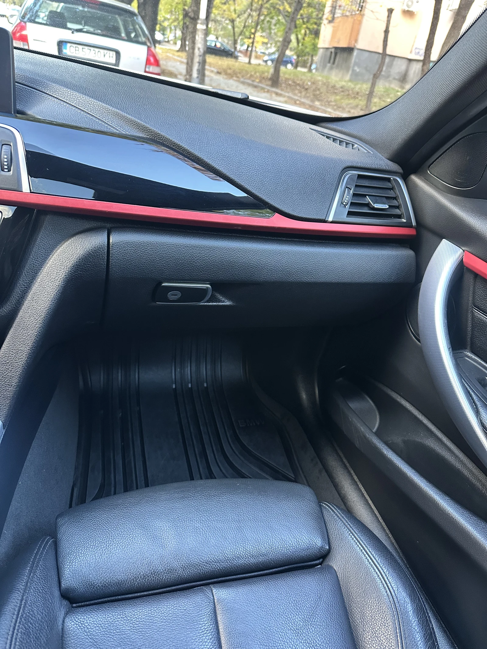 BMW 330 xDrive LCI / M-пакет , снимка 8 - Автомобили и джипове - 56662429