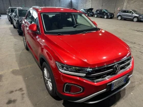 Обява за продажба на VW T-Roc 1.5 TSI Life 150 h 43000km ~43 900 лв. - изображение 1