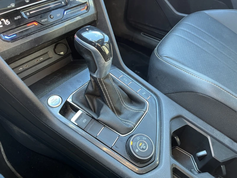 VW Tiguan Comfortline R-Line Black Edition!, снимка 12 - Автомобили и джипове - 52612884