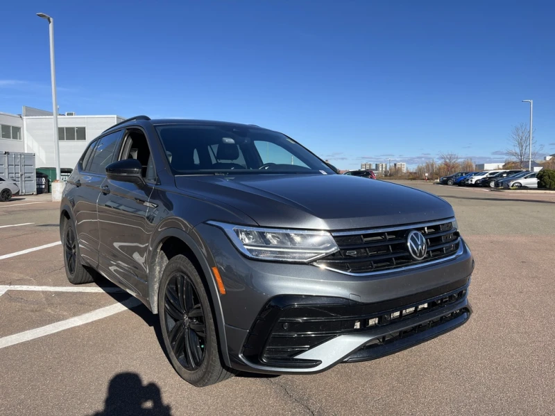 VW Tiguan Comfortline R-Line Black Edition!, снимка 2 - Автомобили и джипове - 52612884