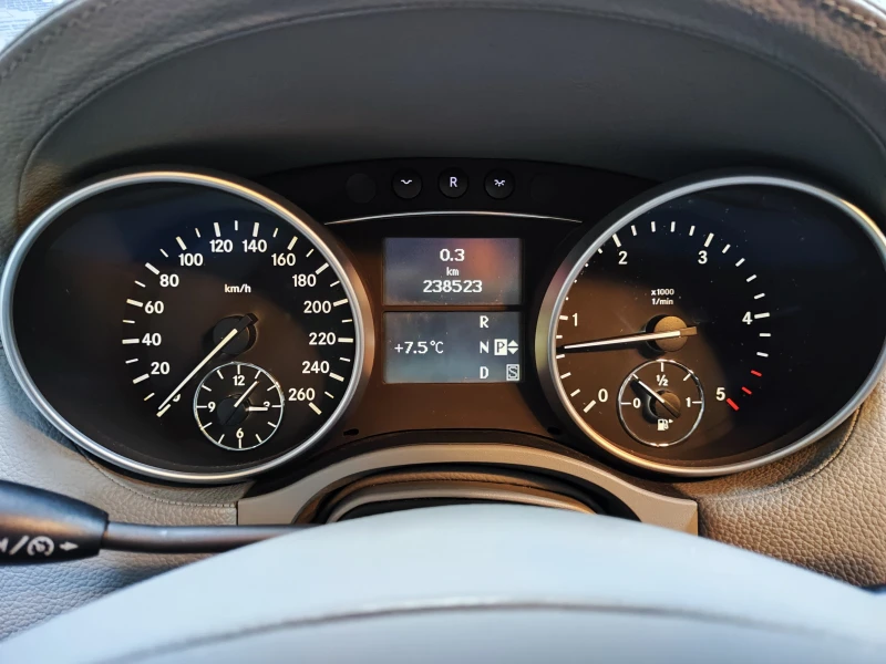 Mercedes-Benz GL 320, снимка 7 - Автомобили и джипове - 52710407