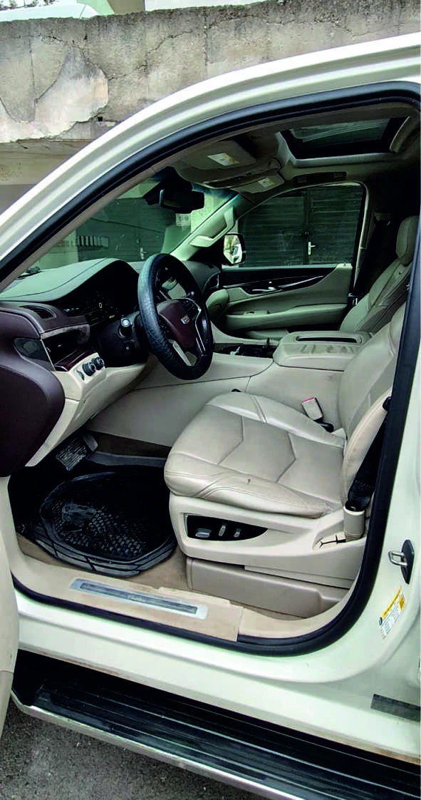 Cadillac Escalade 6.2 V8, снимка 14 - Автомобили и джипове - 53979542