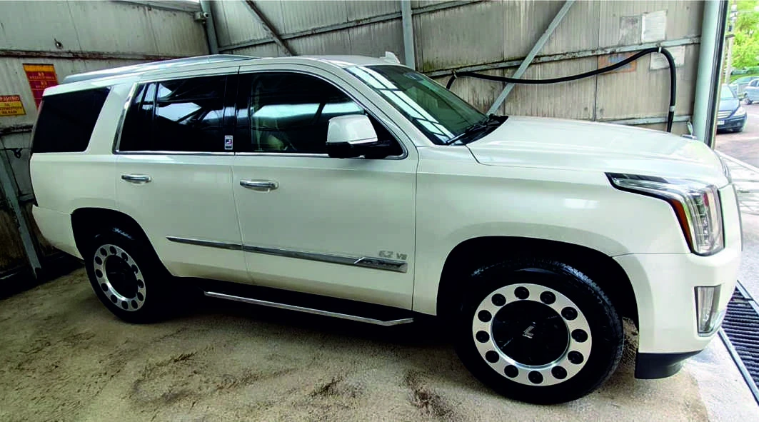 Cadillac Escalade 6.2 V8, снимка 2 - Автомобили и джипове - 53979542