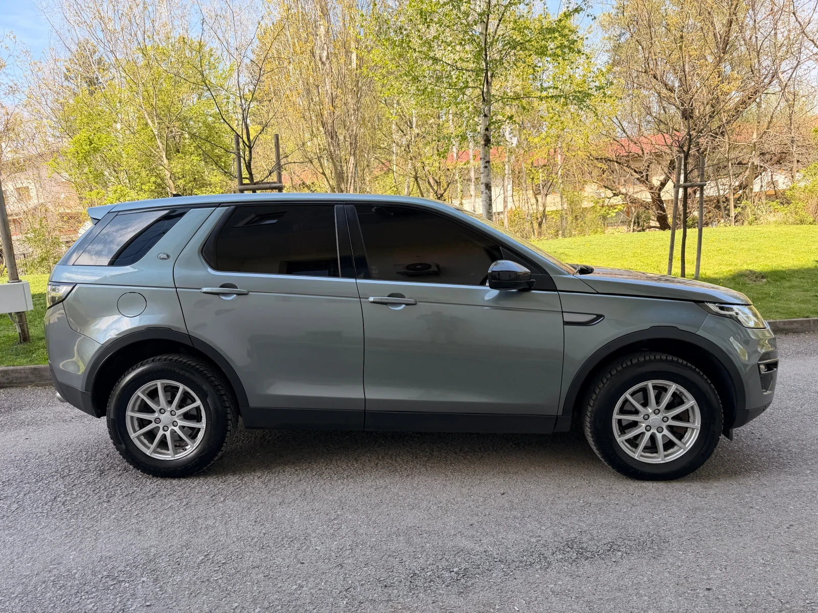 Land Rover Discovery Sport 2.0d / 4X4, снимка 8 - Автомобили и джипове - 54356677