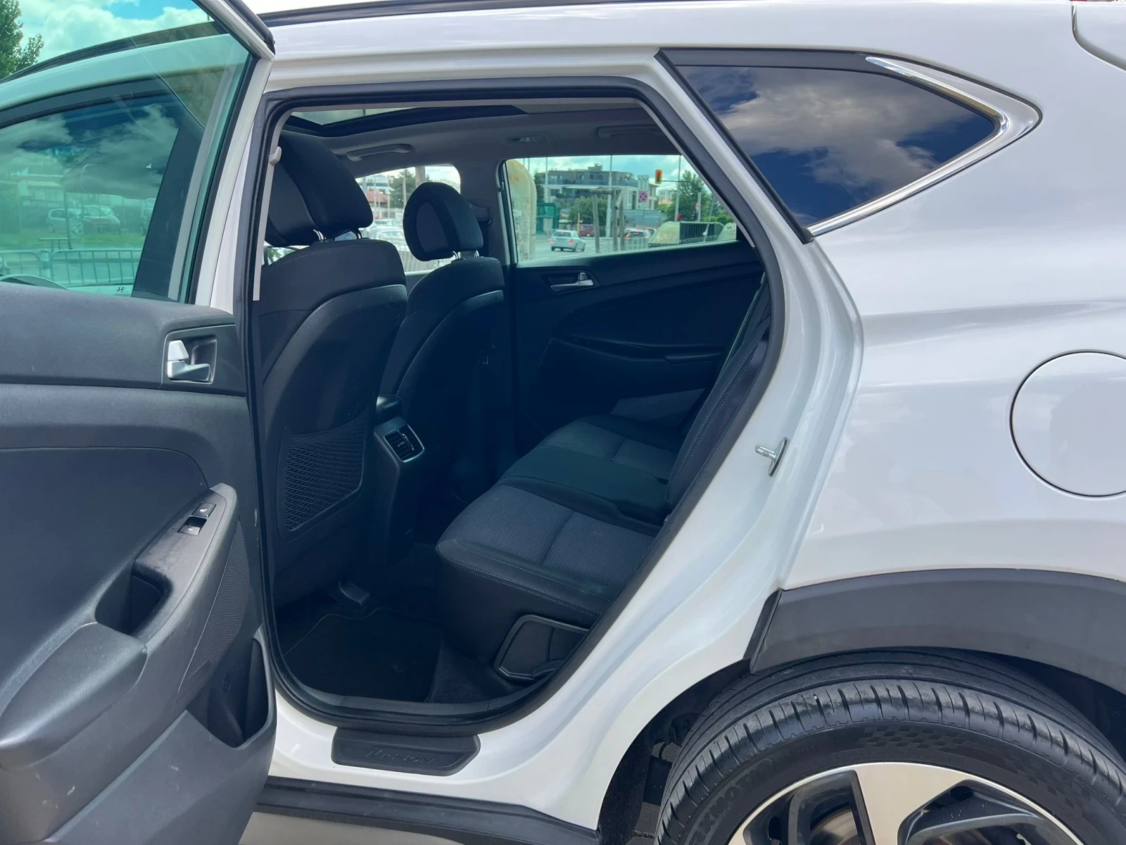Hyundai Tucson 2.0CRDi/4x4, снимка 14 - Автомобили и джипове - 54908860