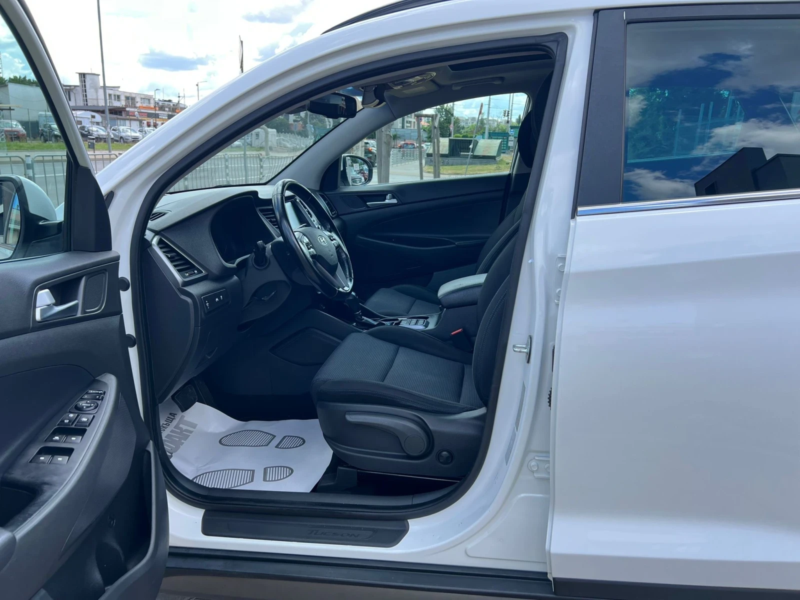 Hyundai Tucson 2.0CRDi/4x4, снимка 8 - Автомобили и джипове - 54908860