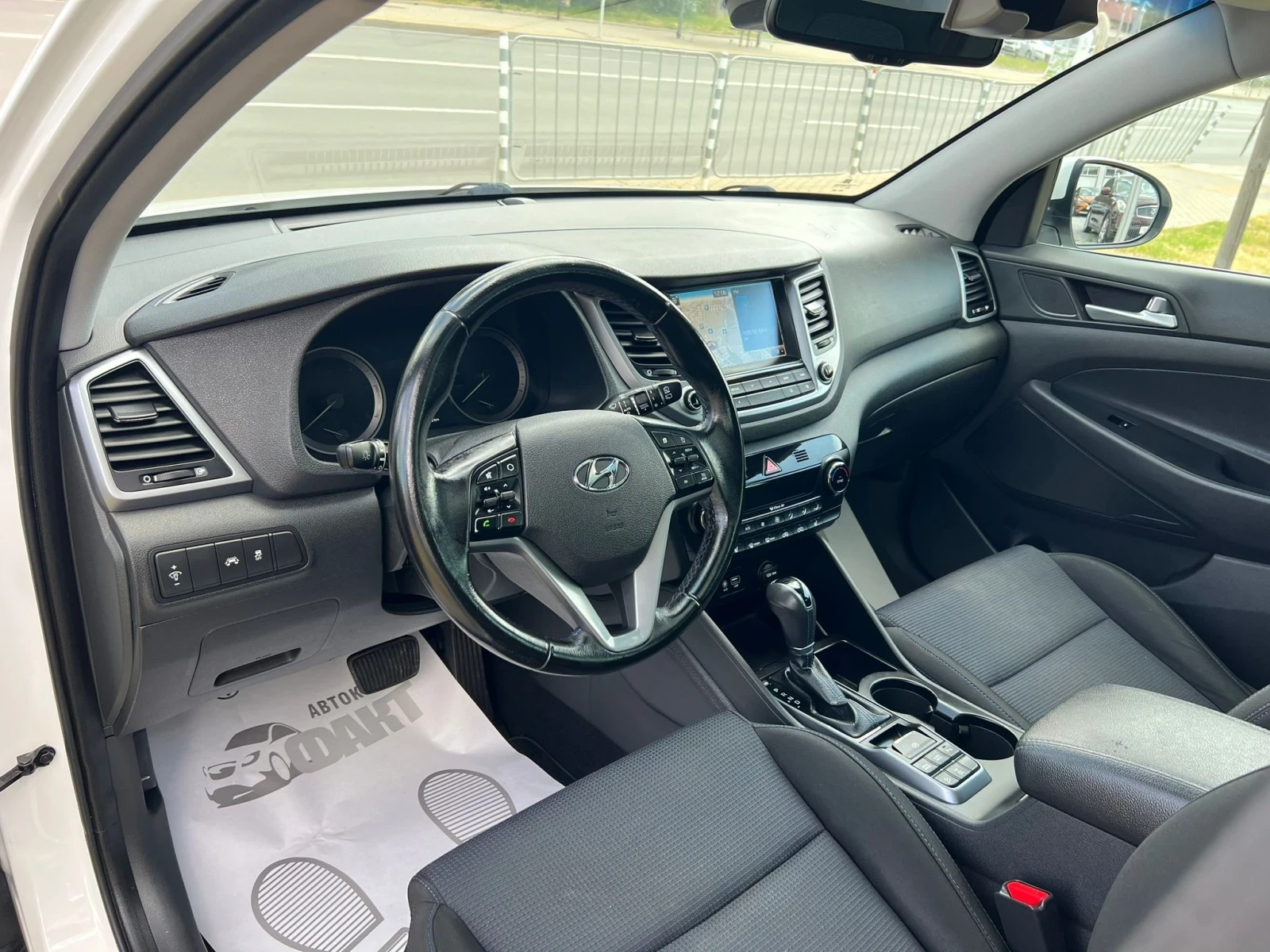 Hyundai Tucson 2.0CRDi/4x4, снимка 7 - Автомобили и джипове - 54908860