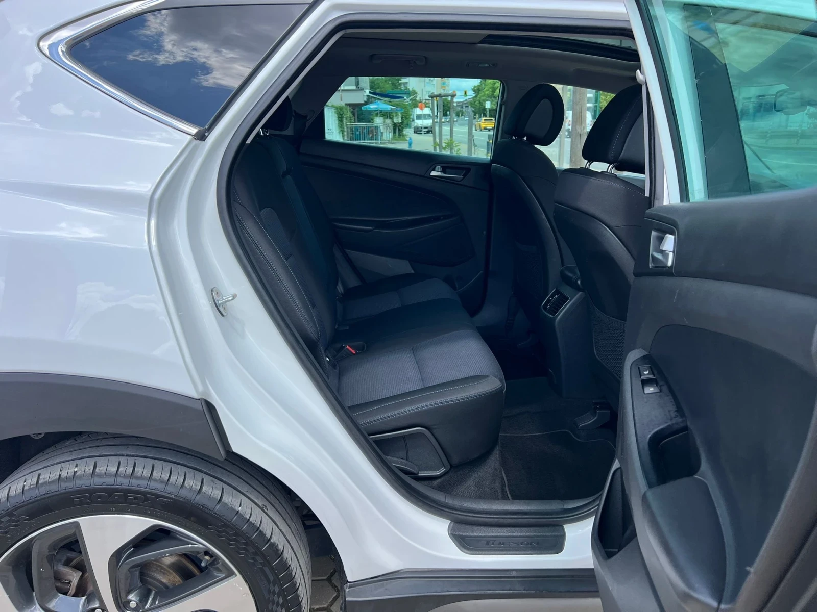 Hyundai Tucson 2.0CRDi/4x4, снимка 13 - Автомобили и джипове - 54908860