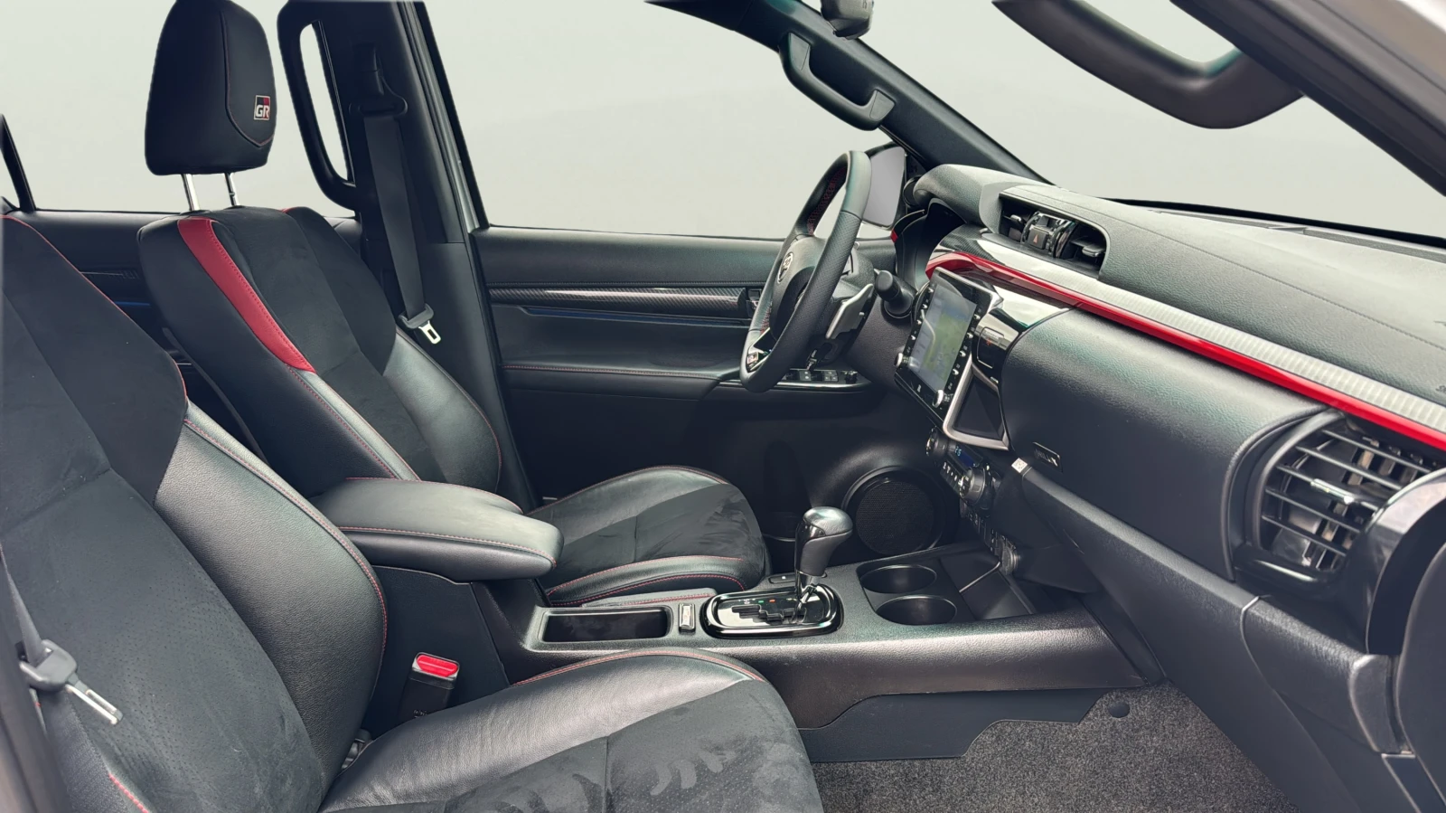 Toyota Hilux 2.8 D, снимка 12 - Автомобили и джипове - 56688172