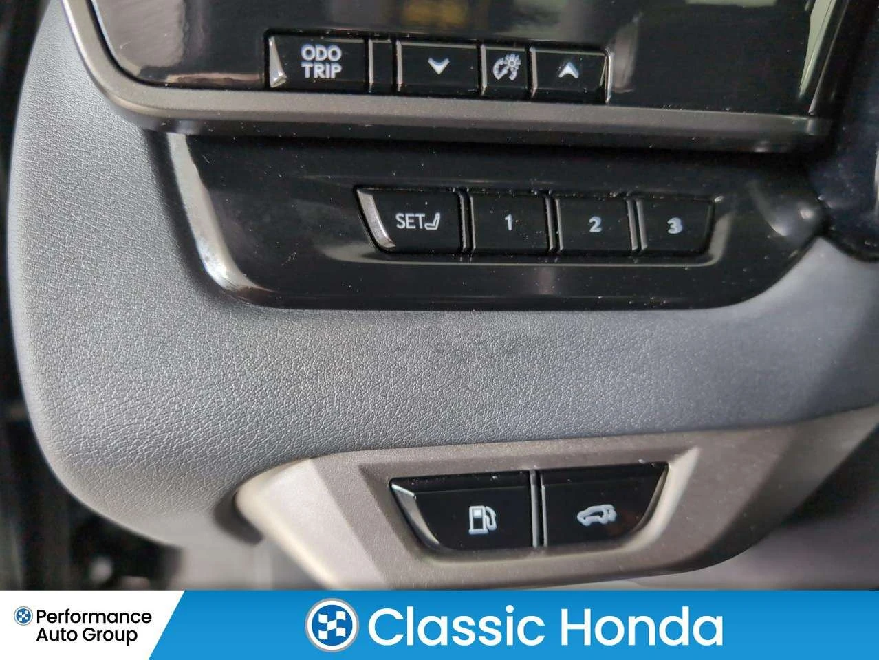 Lexus RX Luxury  RoyalCars, снимка 17 - Автомобили и джипове - 56714277