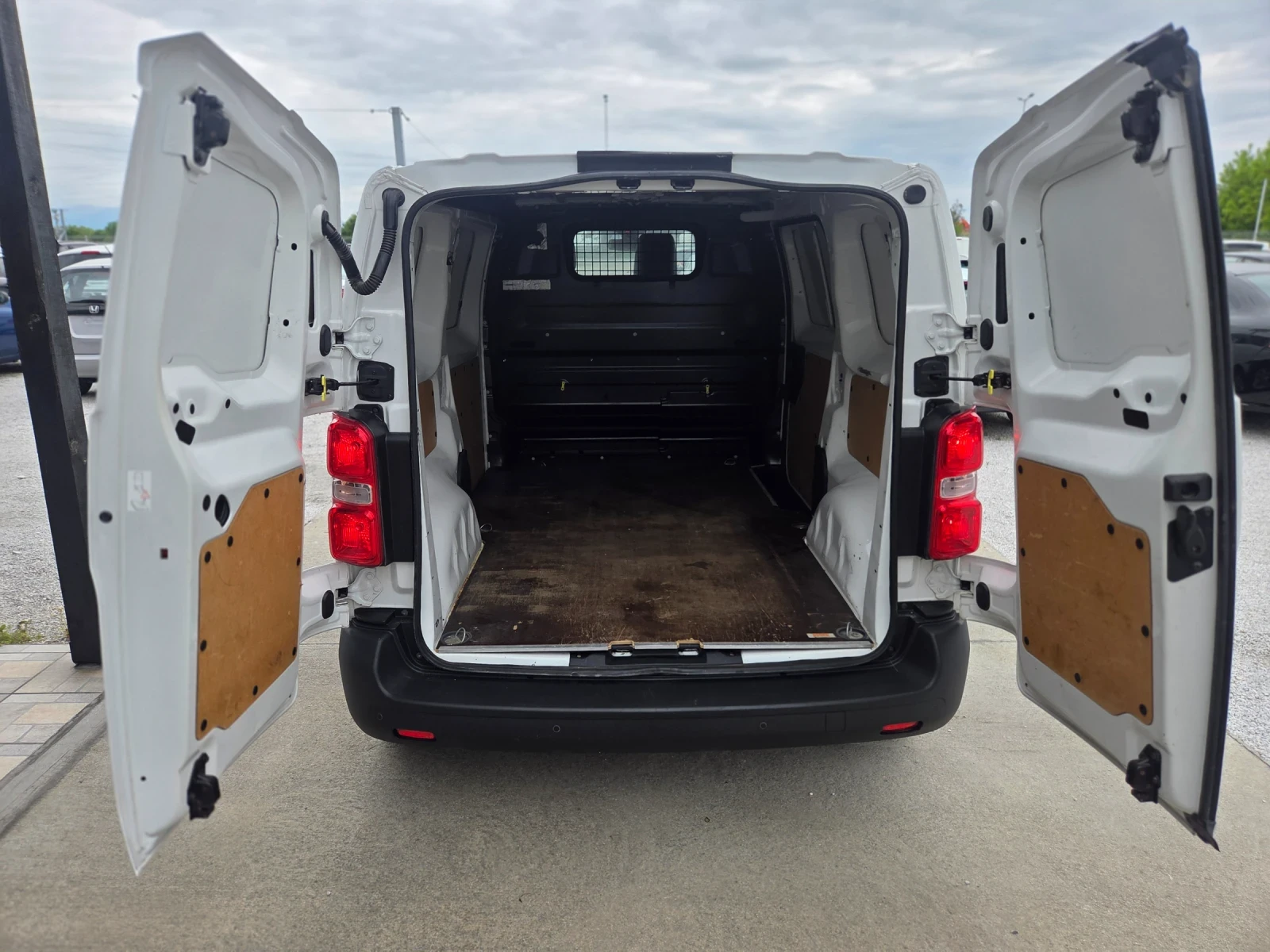 Toyota Proace EURO 6B/NAVI/КАМЕРА, снимка 13 - Бусове и автобуси - 54722278