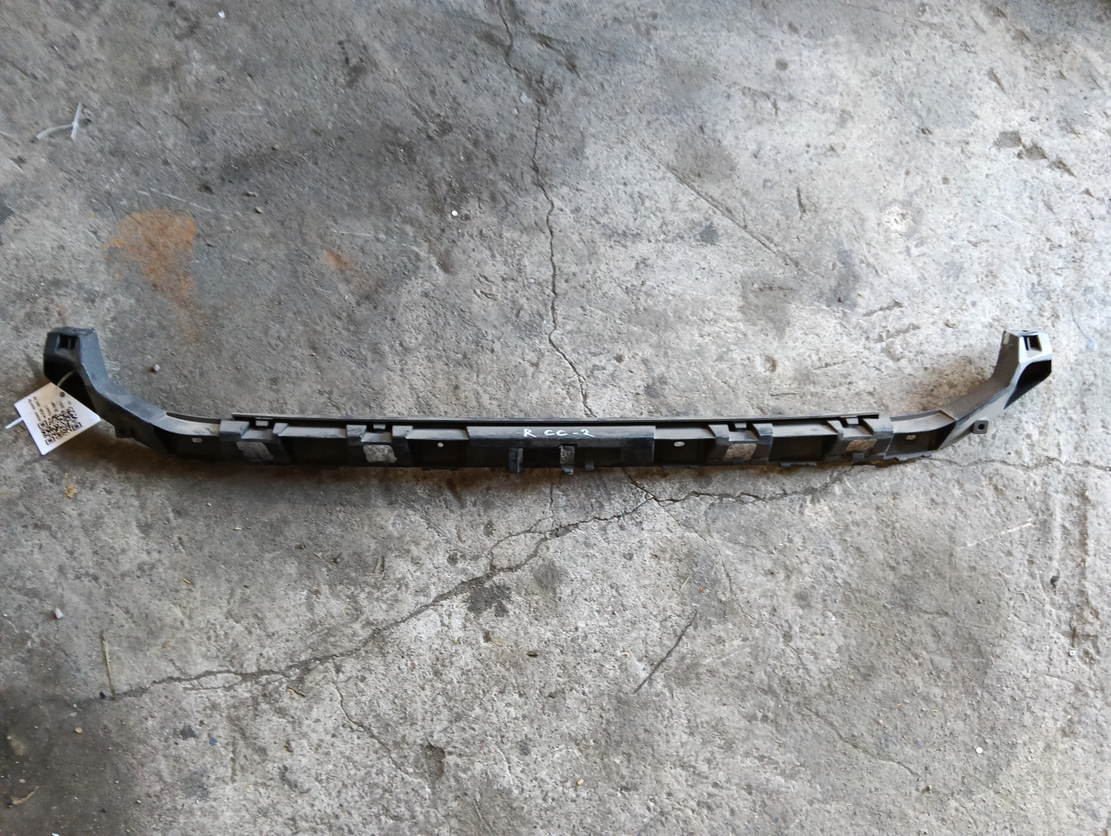 държач задна броня 3C8807863C VW Passat CC