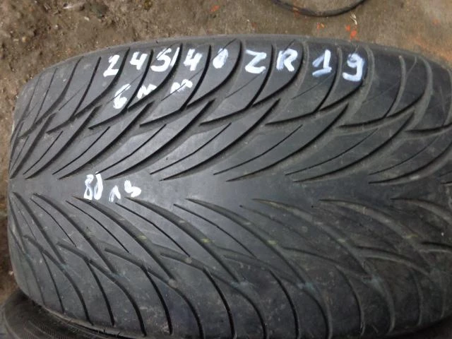 Гуми Летни 245/40R19, снимка 9 - Гуми и джанти - 20381377