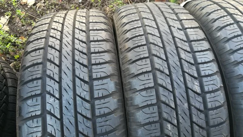 Гуми Всесезонни 235/65R17, снимка 2 - Гуми и джанти - 26835754