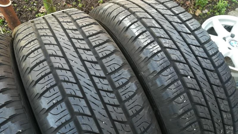 Гуми Всесезонни 235/65R17, снимка 3 - Гуми и джанти - 26835754