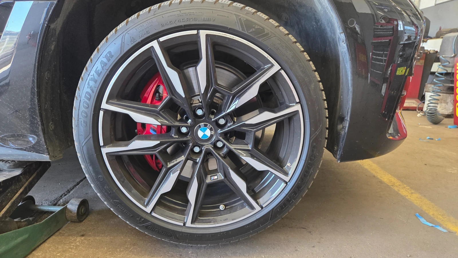 Гуми с джанти Goodyear 245/40R19, снимка 2 - Гуми и джанти - 54557619