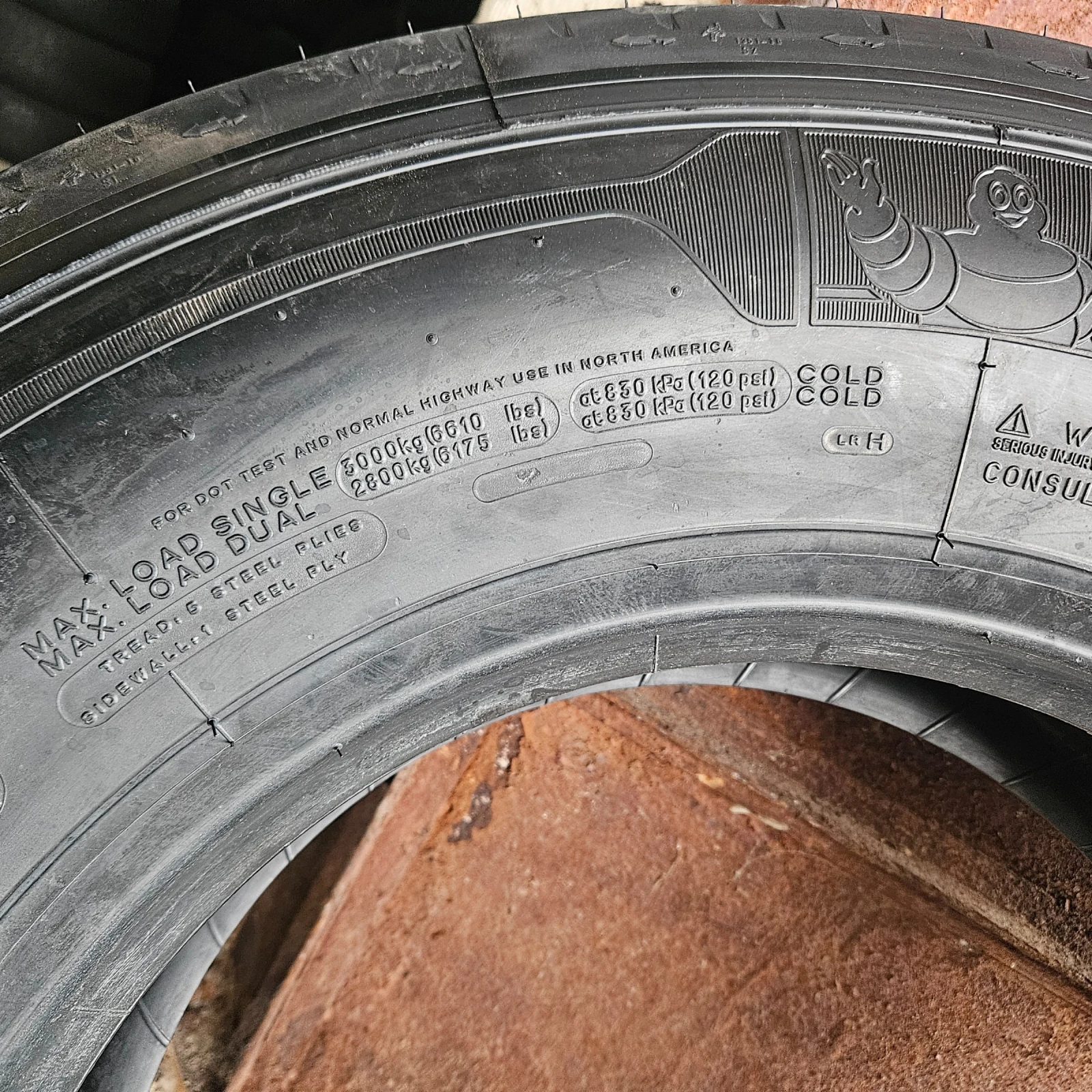 Гуми, снимка 12 - Гуми и джанти - 54665860