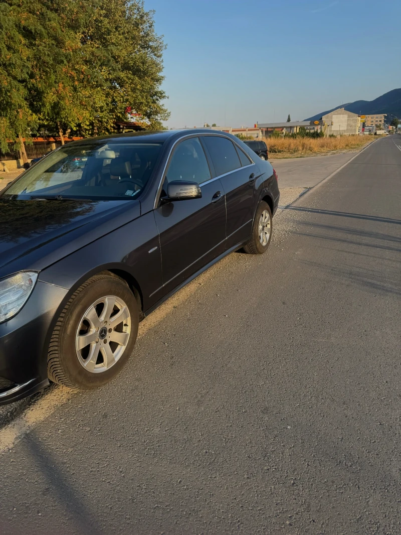 Mercedes-Benz E 250 Капарирано продадено, снимка 4 - Автомобили и джипове - 47368399