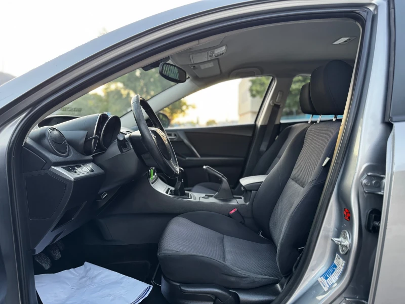 Mazda 3 1.6D/ИТАЛИЯ, снимка 8 - Автомобили и джипове - 51359207