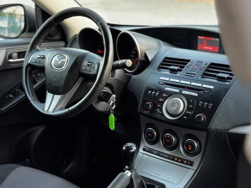 Mazda 3 1.6D/ИТАЛИЯ, снимка 13 - Автомобили и джипове - 51359207