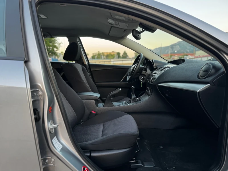 Mazda 3 1.6D/ИТАЛИЯ, снимка 10 - Автомобили и джипове - 51359207