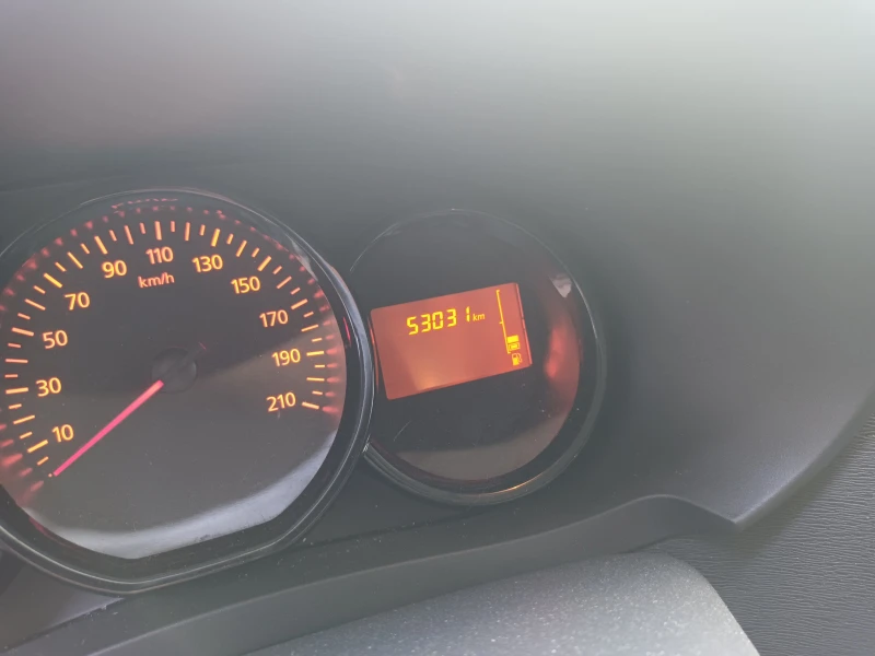 Dacia Dokker 1.6/102 к.с , снимка 14 - Автомобили и джипове - 52256460