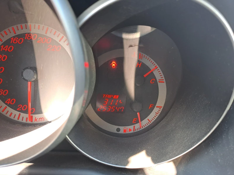 Mazda 3 1.6 109kс, снимка 13 - Автомобили и джипове - 52375133