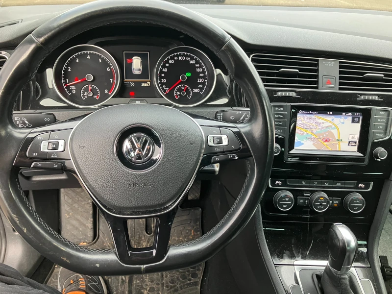 VW Golf Highline / Automatic, снимка 5 - Автомобили и джипове - 52520525