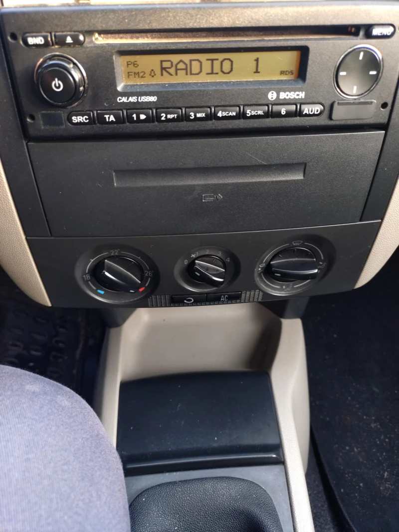 Skoda Fabia, снимка 5 - Автомобили и джипове - 52842891