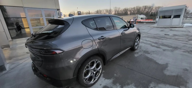 Alfa Romeo Tonale, снимка 5 - Автомобили и джипове - 53185385