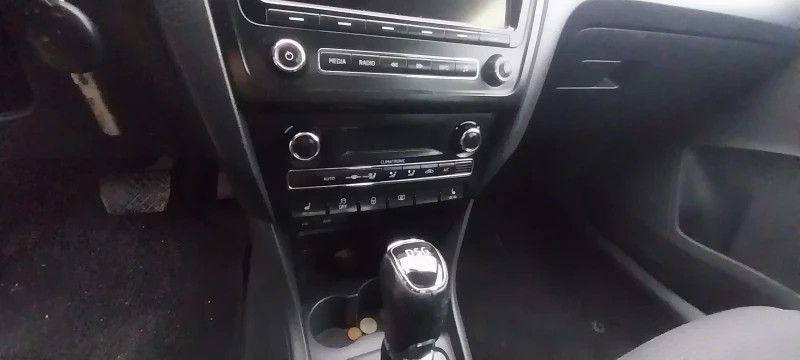 Skoda Rapid 1.6 TDI 90кс ELEGANS evro6 вс екстри, снимка 8 - Автомобили и джипове - 53457430