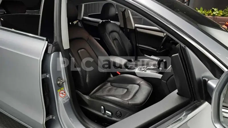 Audi A5 2.0TDI| ПОДГРЕВ| КАМЕРА| ВКЛ. ТЕХНОТЕСТ, снимка 9 - Автомобили и джипове - 54431152