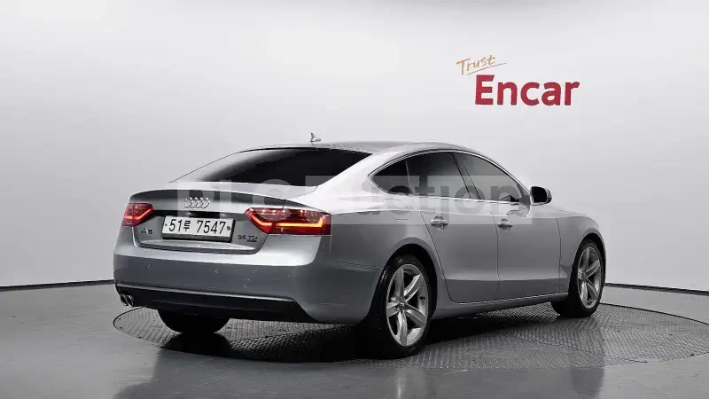 Audi A5 2.0TDI| ПОДГРЕВ| КАМЕРА| ВКЛ. ТЕХНОТЕСТ, снимка 3 - Автомобили и джипове - 54431152