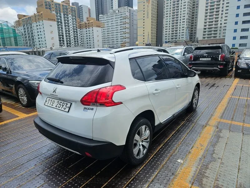 Peugeot 2008 1.6 BlueHDI - САМО 30% АВАНС, снимка 4 - Автомобили и джипове - 56016819