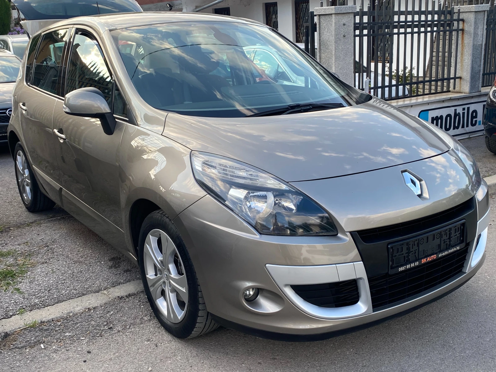 Renault Scenic 1.4i-131ks-BOSE-НАВИ-КОЖА-EURO5A-157000km-6ск2011г - изображение 2