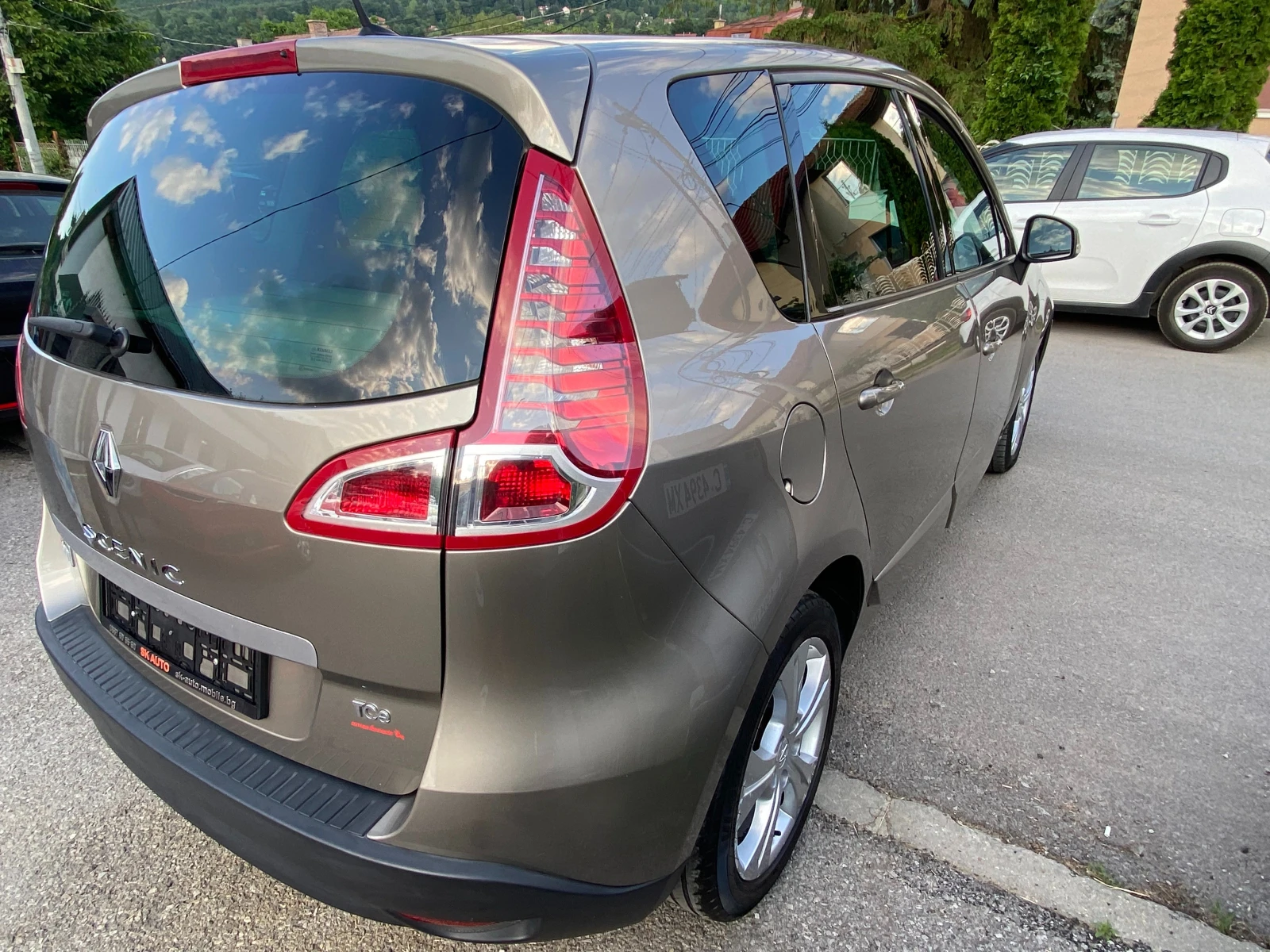 Renault Scenic 1.4i-131ks-BOSE-НАВИ-КОЖА-EURO5A-157000km-6ск2011г - изображение 6