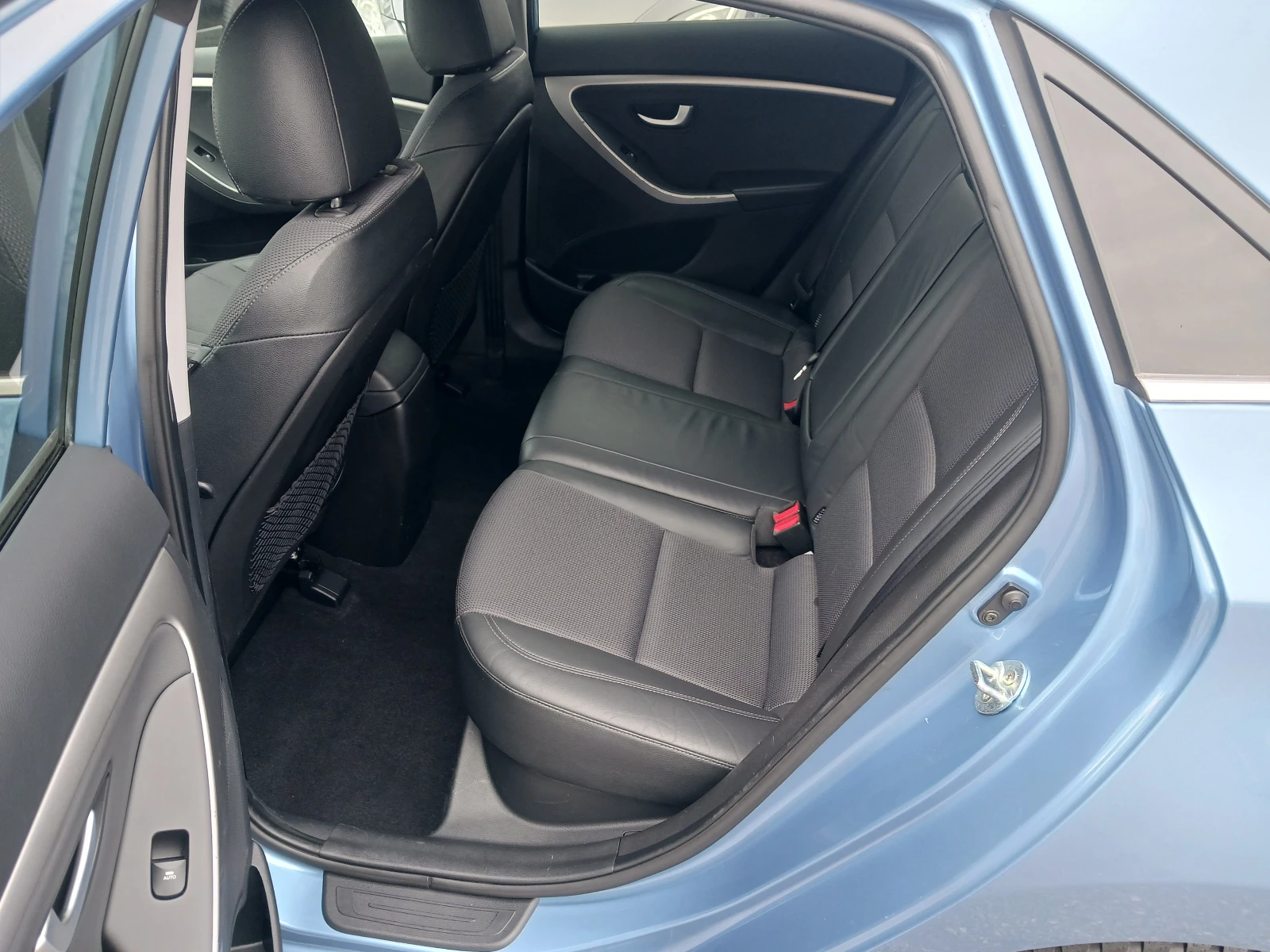 Hyundai I30 1.6= AVTOMAT= NAVI= KAMERA= FULL | Mobile.bg � ����������� 13
