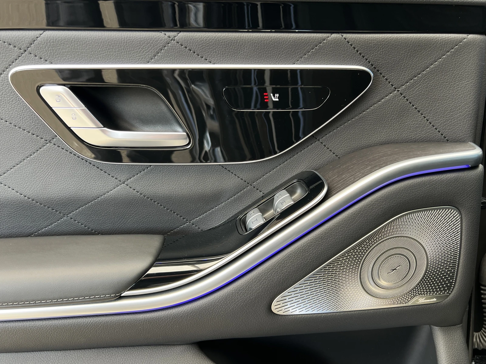 Mercedes-Benz S 400 d/AMG/4-MATIC/EXCLUSIV/BURM/HEAD UP/360/PANO/, снимка 13 - Автомобили и джипове - 53763845