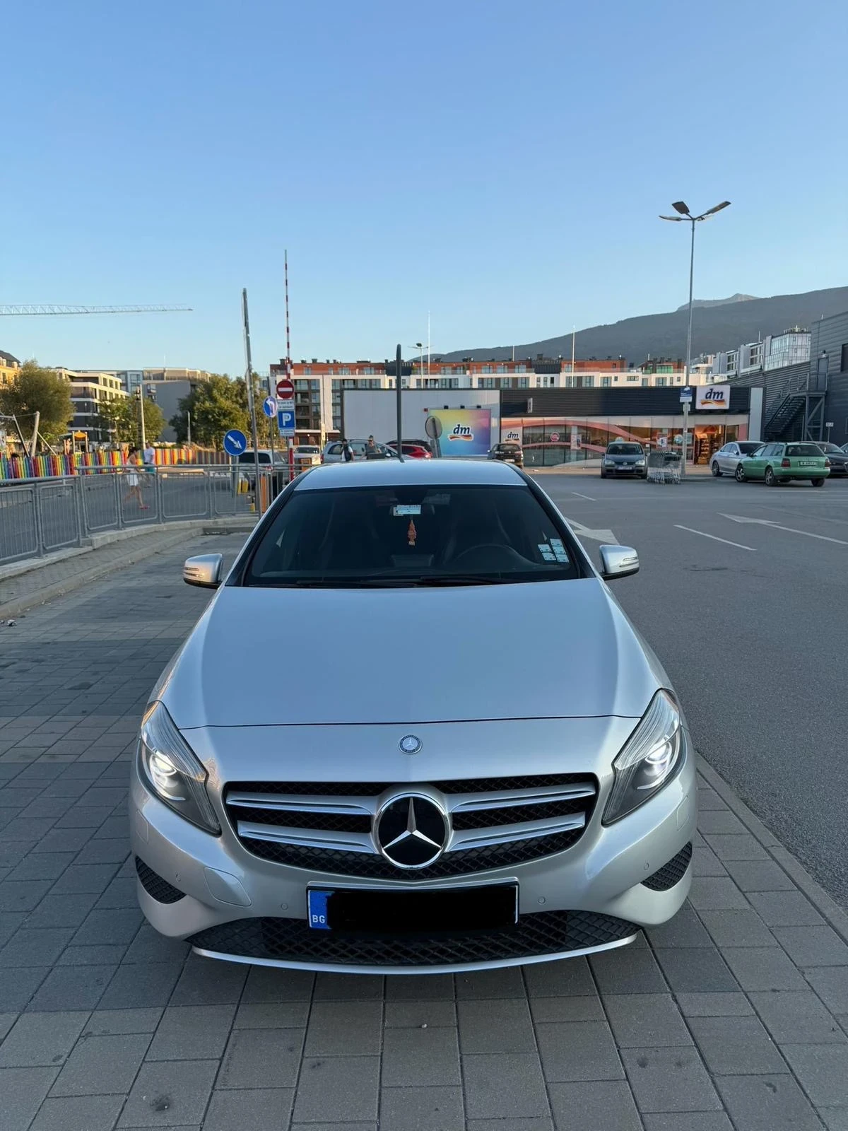 Mercedes-Benz A 180 7G-DCT / BlueEFFICIENCY / SILVERSTAR, снимка 2 - Автомобили и джипове - 54823837