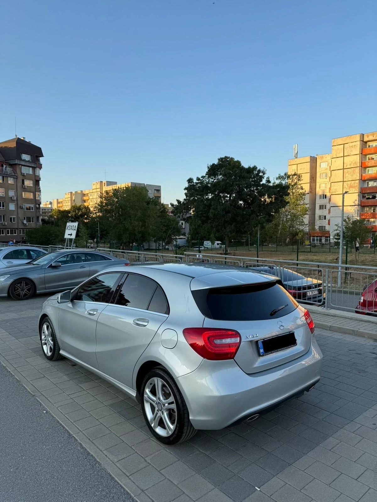 Mercedes-Benz A 180 7G-DCT / BlueEFFICIENCY / SILVERSTAR, снимка 5 - Автомобили и джипове - 54823837