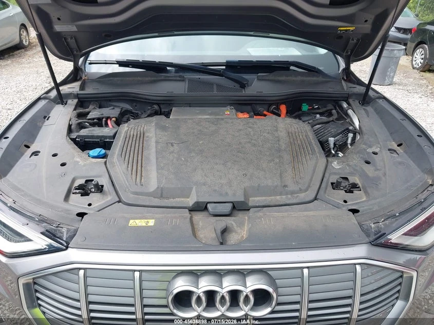 Audi E-Tron Premium Plus, снимка 10 - Автомобили и джипове - 55534770