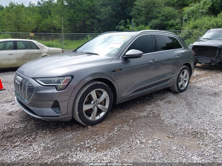 Audi E-Tron Premium Plus, снимка 2 - Автомобили и джипове - 55534770
