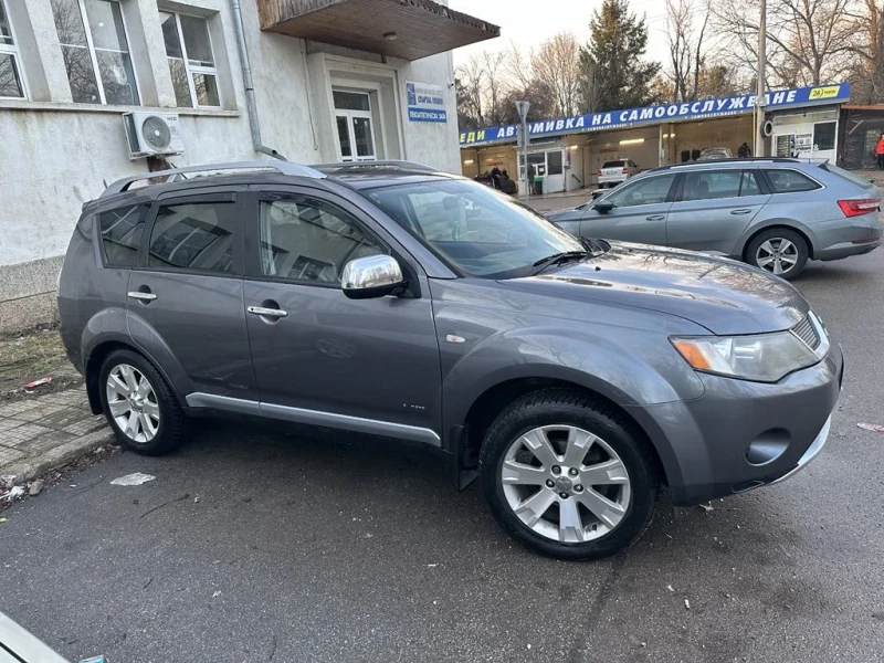 Mitsubishi Outlander Diamond edition , снимка 1 - Автомобили и джипове - 48555325