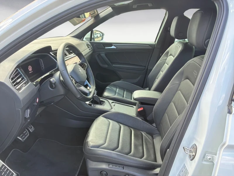 VW Tiguan 1.5TSI/R-LINE/150HP/DSG/OPF/HUD/AMBI/MEMORY/789f, снимка 9 - Автомобили и джипове - 51810339
