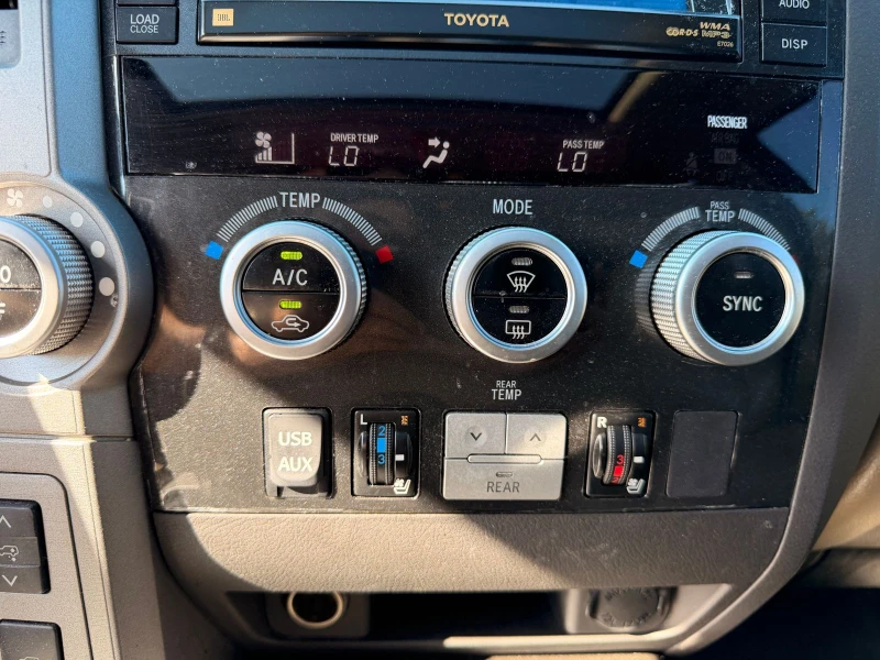 Toyota Sequoia PLATINUM* 5.7* V8* ПОДГРЕВ* КАМЕРА* КЕЙЛЕС, снимка 10 - Автомобили и джипове - 52935900