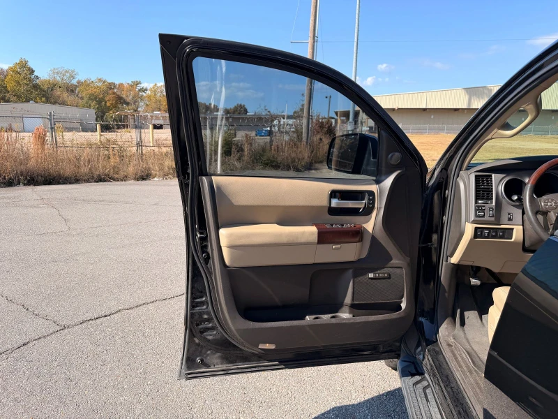 Toyota Sequoia PLATINUM* 5.7* V8* ПОДГРЕВ* КАМЕРА* КЕЙЛЕС, снимка 7 - Автомобили и джипове - 52935900