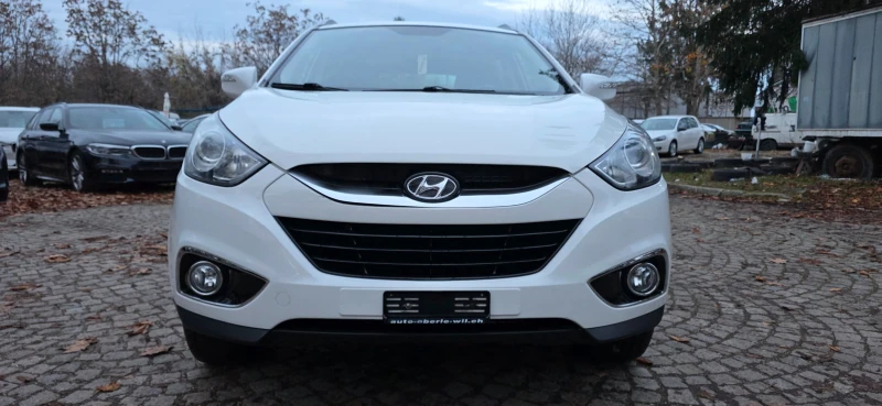 Hyundai IX35 2.0 * 4WD* АВТОМАТ* ОБСЛУЖЕН* СЕРВ. ИСТОРИЯ* SWISS, снимка 2 - Автомобили и джипове - 52656727