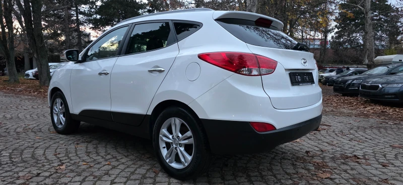 Hyundai IX35 2.0 * 4WD* АВТОМАТ* ОБСЛУЖЕН* СЕРВ. ИСТОРИЯ* SWISS, снимка 7 - Автомобили и джипове - 52656727