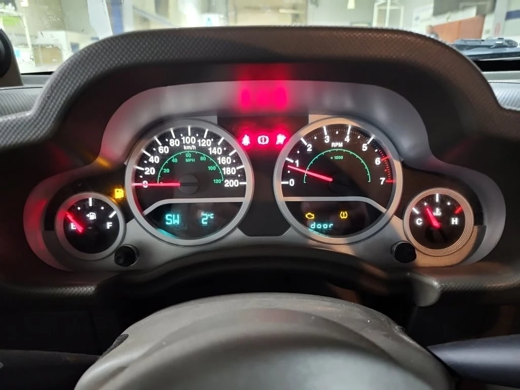 Jeep Wrangler * SAHARA * CARFAX * БЕЗ ПЪРВОНАЧАЛНА ВНОСКА - изображение 9