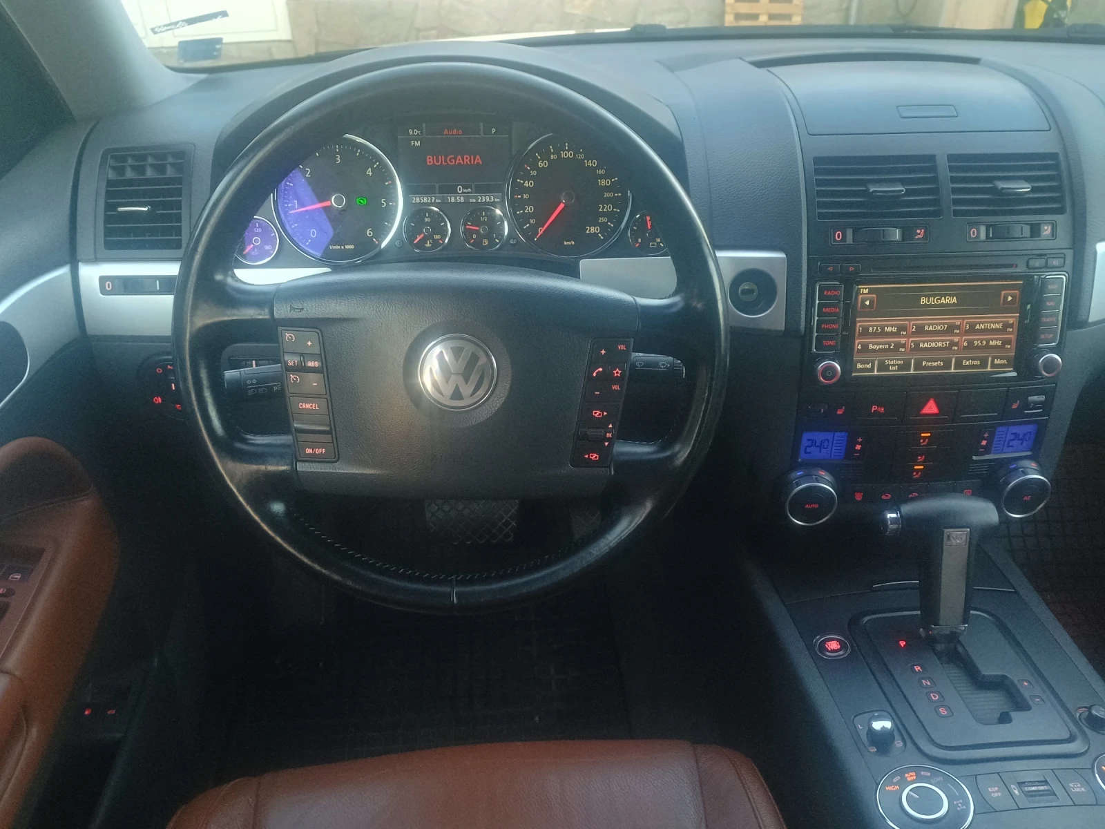 VW Touareg, снимка 4 - Автомобили и джипове - 54515775